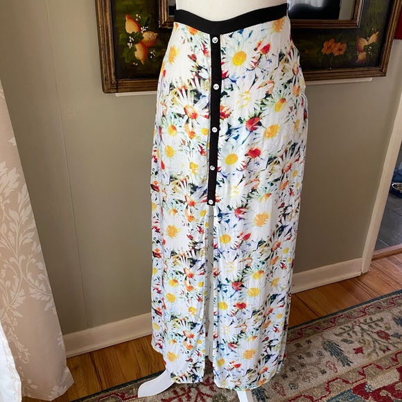 MINKPINK Dresses & Skirts - Mink Pink Daisy Floral Maxi Skirt